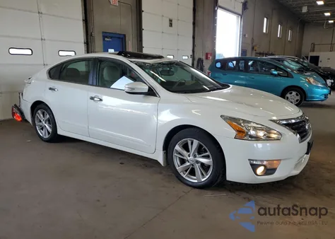 2015 Nissan Altima 2.5 из США, поврежденный, VIN 1N4AL3AP3FN885532